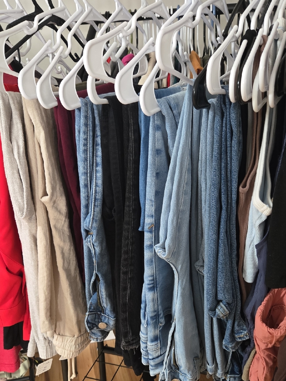 I'M LIVE!! CLOSET CLEAN OUT!